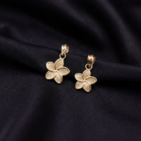 Colgante de oro de 14 quilates con flor de hibisco