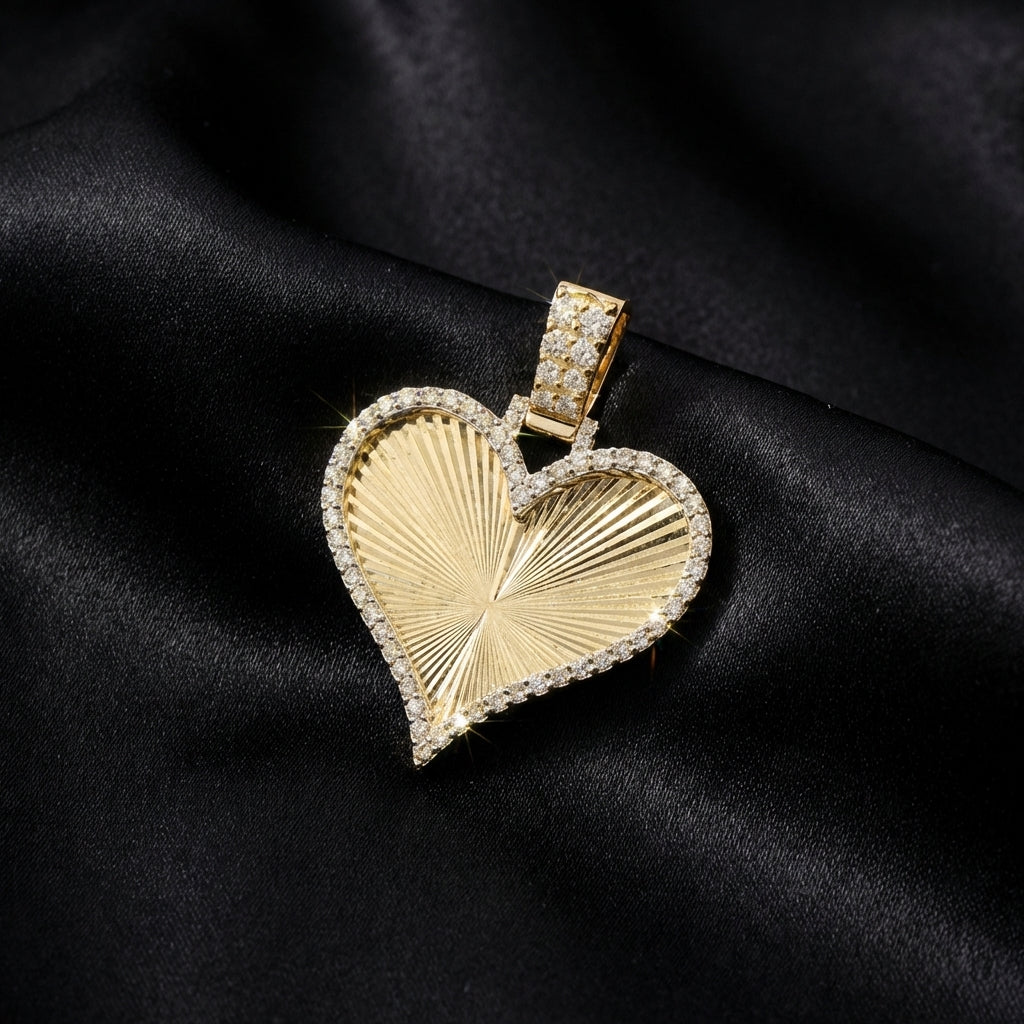 Colgante de corazón con diamante de oro de 10K real
