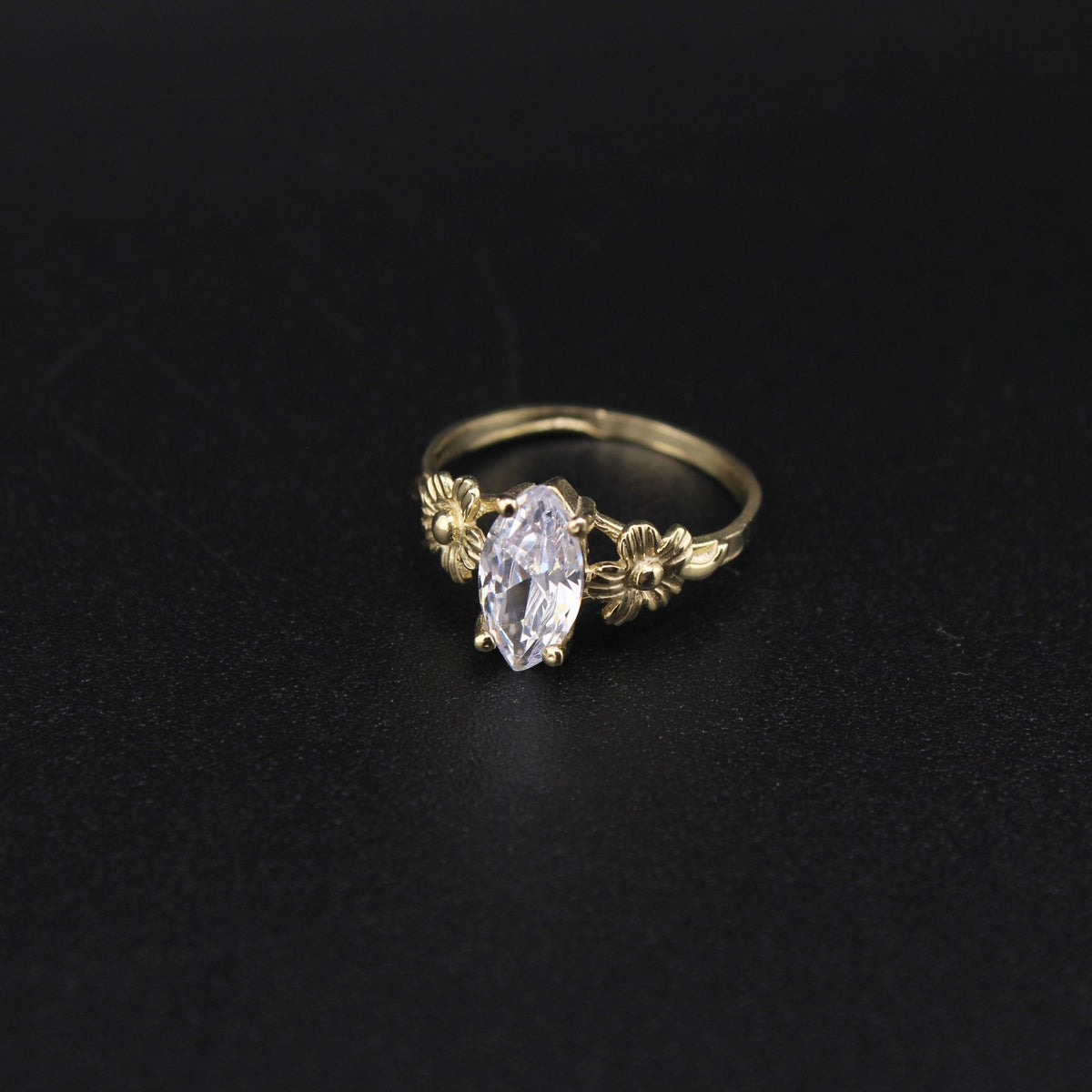 10K Marquise White Ring