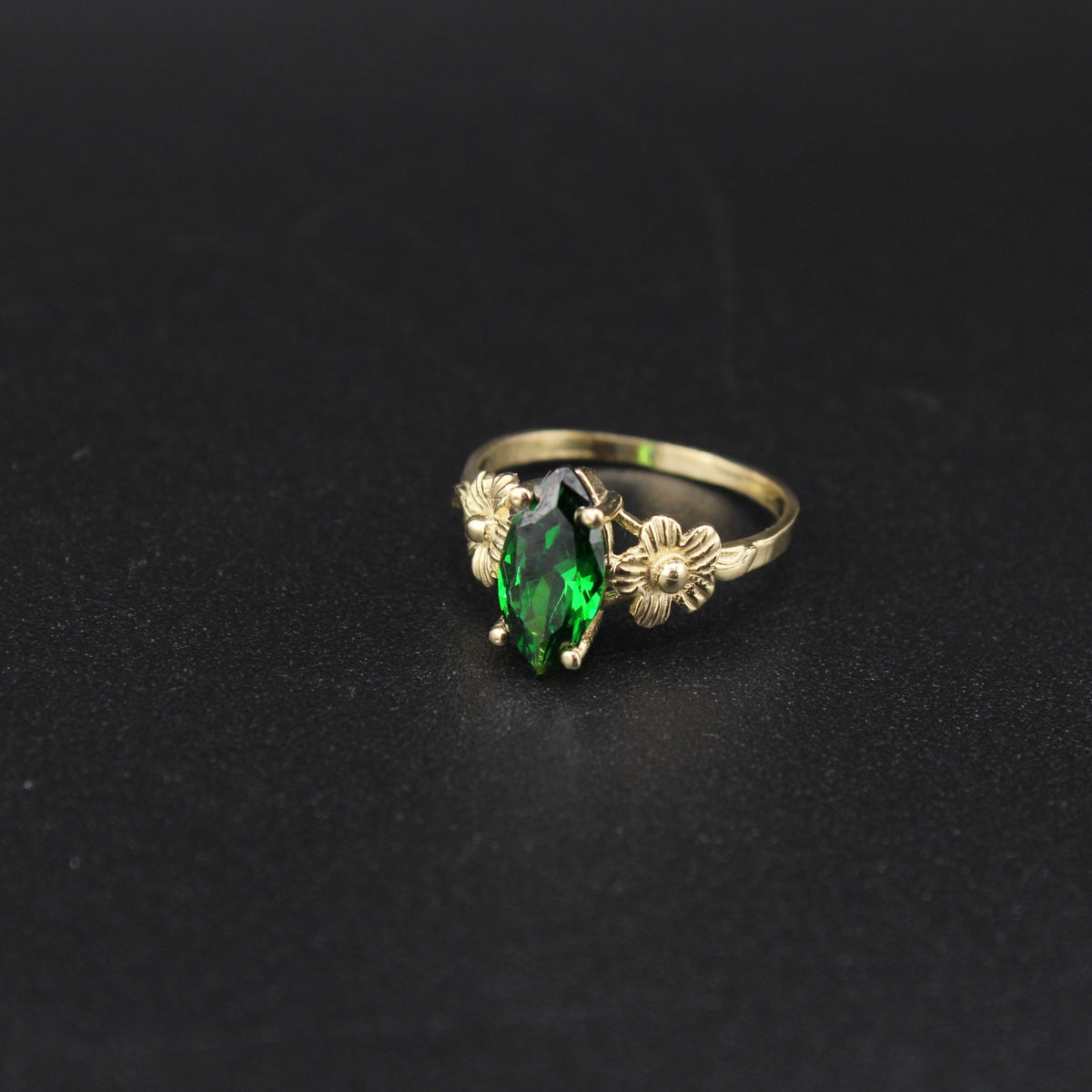 10K Marquise Green Ring