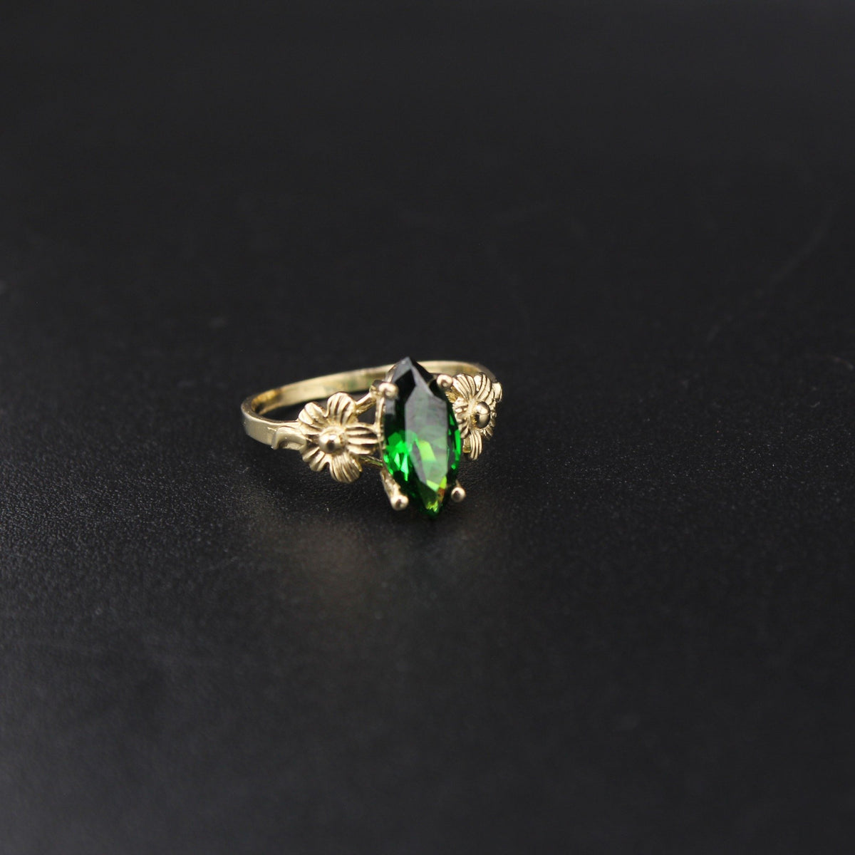10K Marquise Green Ring