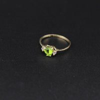 10K Green Heart Stone Ring