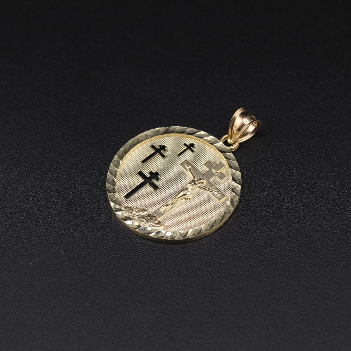 10K Cross Round Pendant
