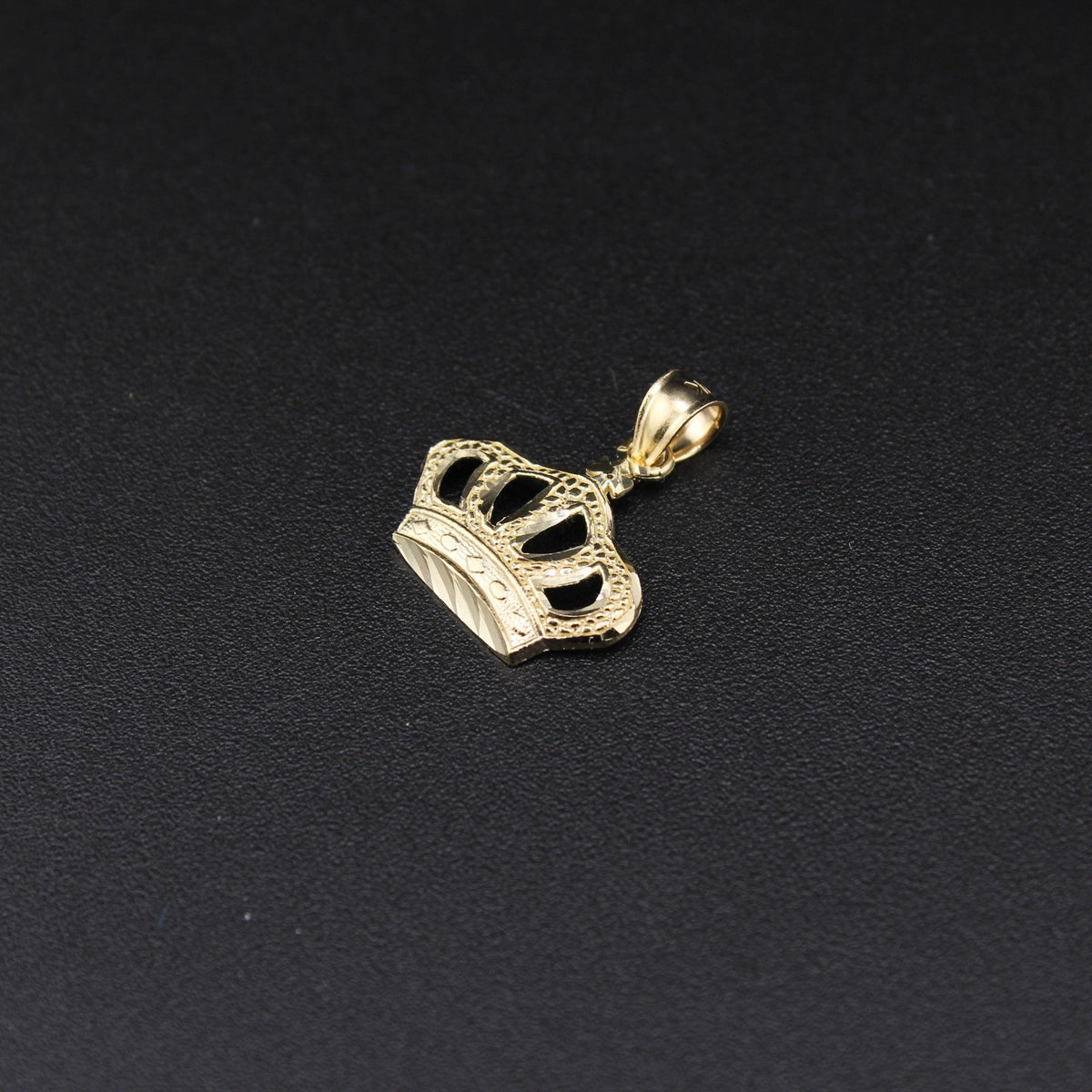 10K YG Crown Pendant (1.1g)