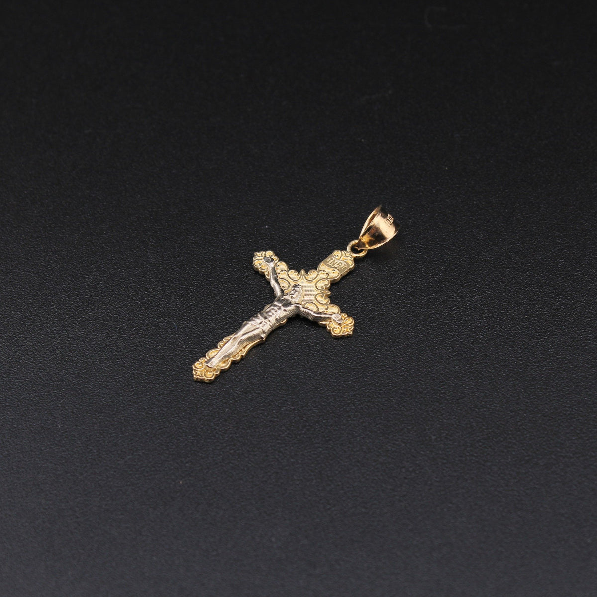 10K YG Cross Pendant (2.9g)