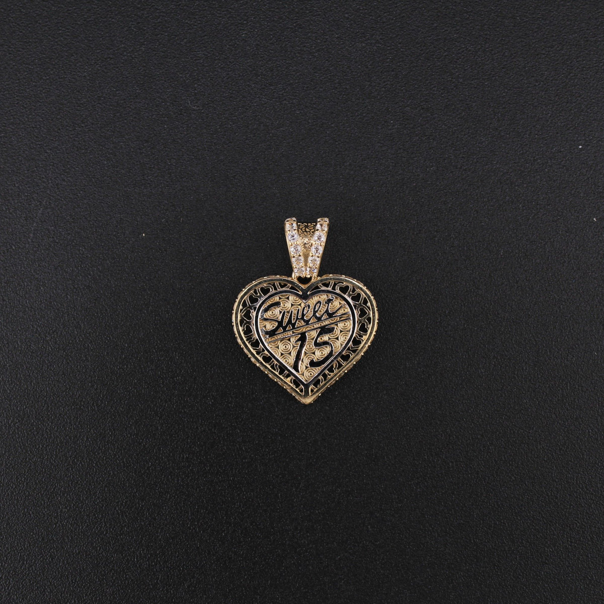 10K YG Quinceañera Pendant (2.9g)