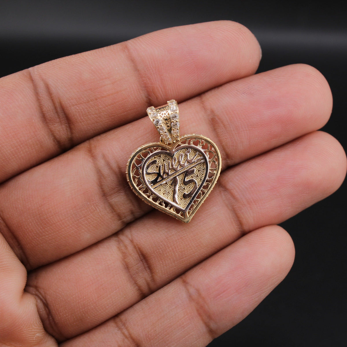 10K YG Quinceañera Pendant (2.9g)
