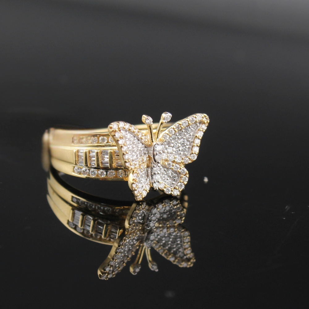 Anillo de mariposa de oro de 10K y diamantes reales