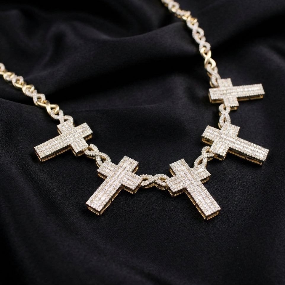 Cadena de oro de 14 quilates con cruz de diamantes e infinito real