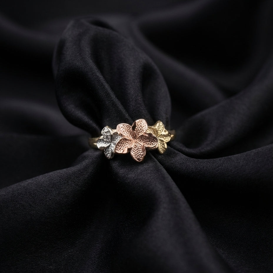 Anillo de oro real de 10K con flor de hibisco tricolor