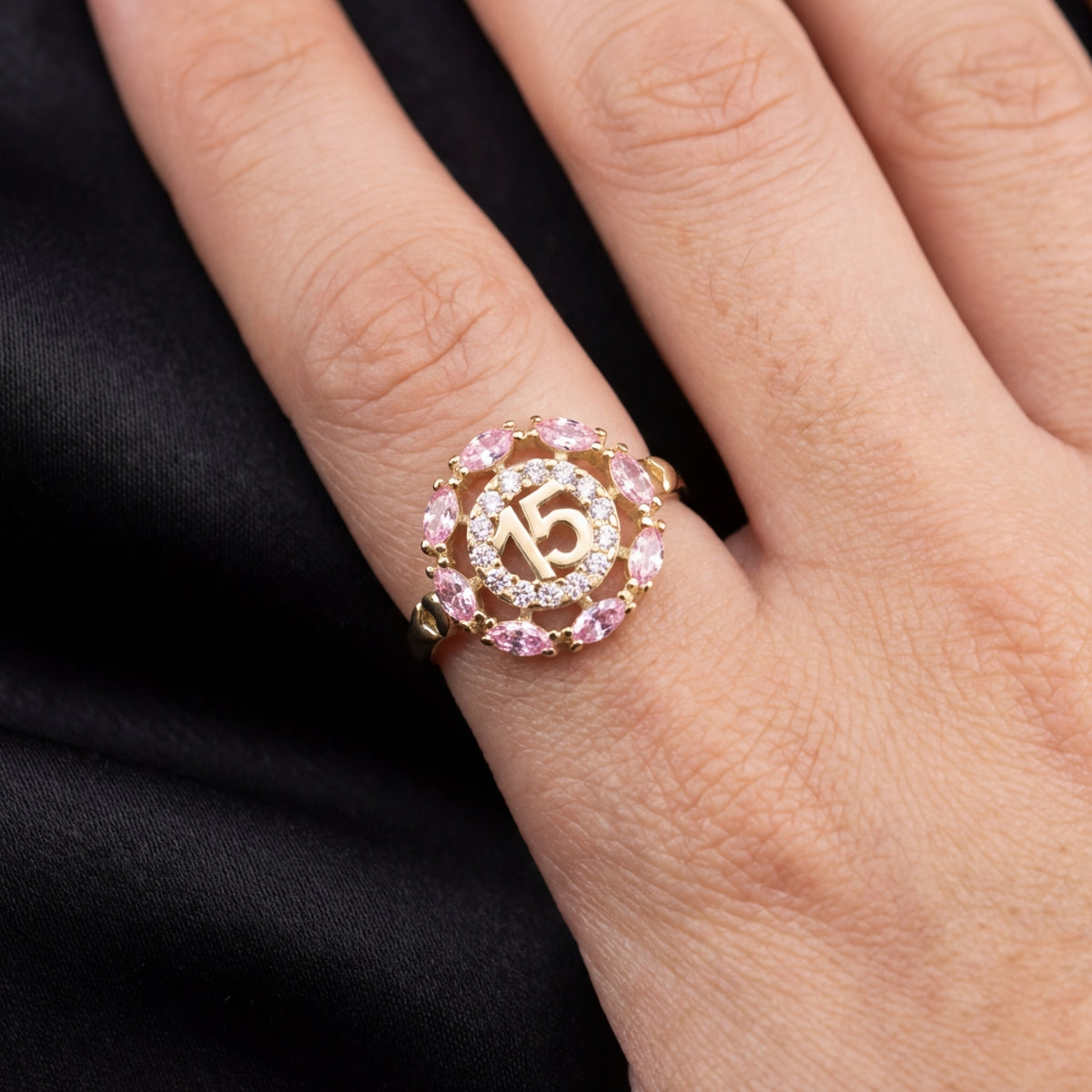 Anillo de quinceañera de oro rosa macizo de 14K
