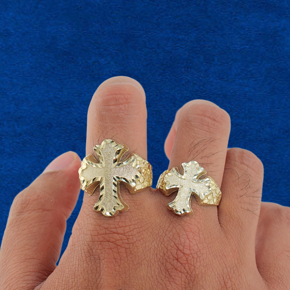 Anillo de oro de 10K auténtico con pepita y cruz