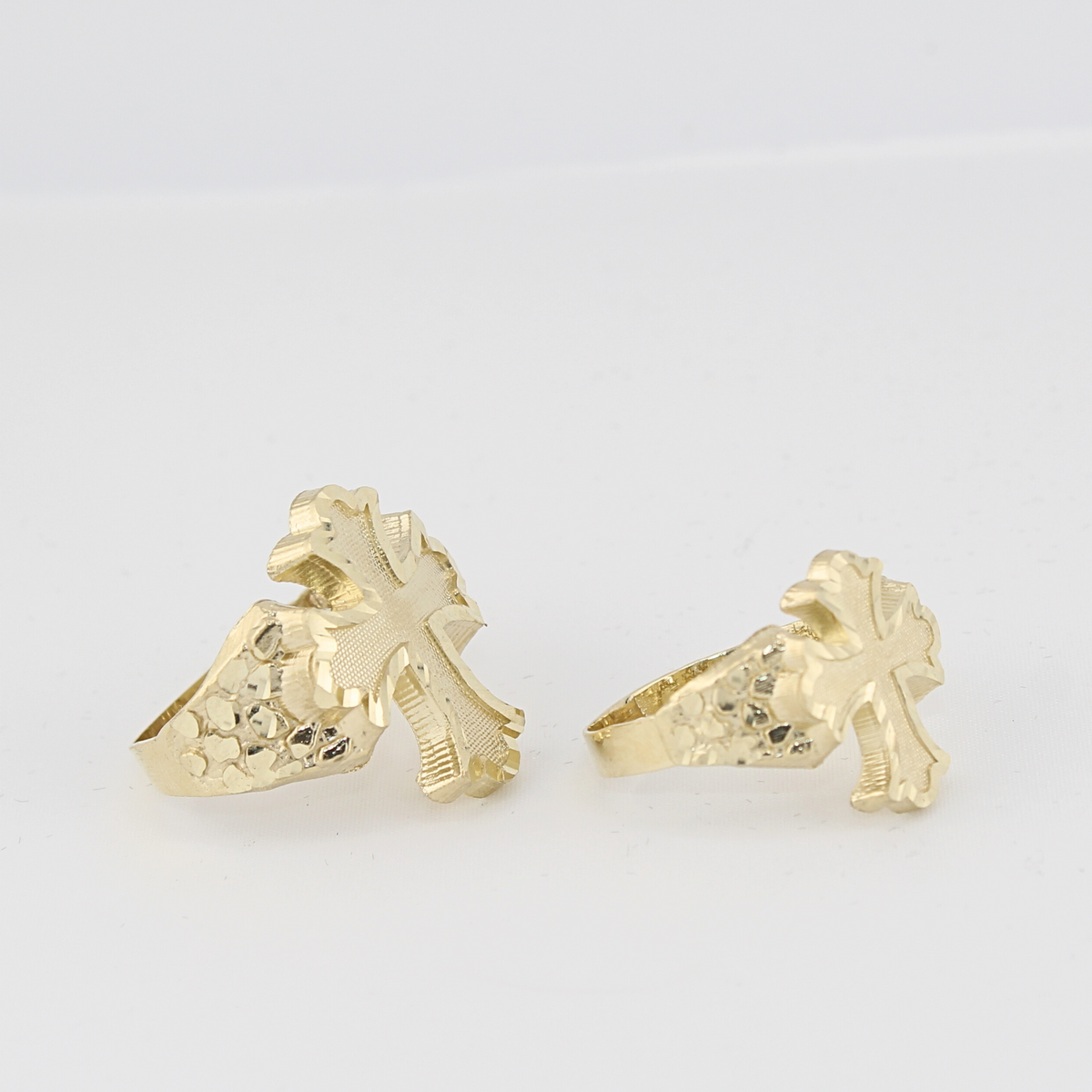 Anillo de oro de 10K auténtico con pepita y cruz