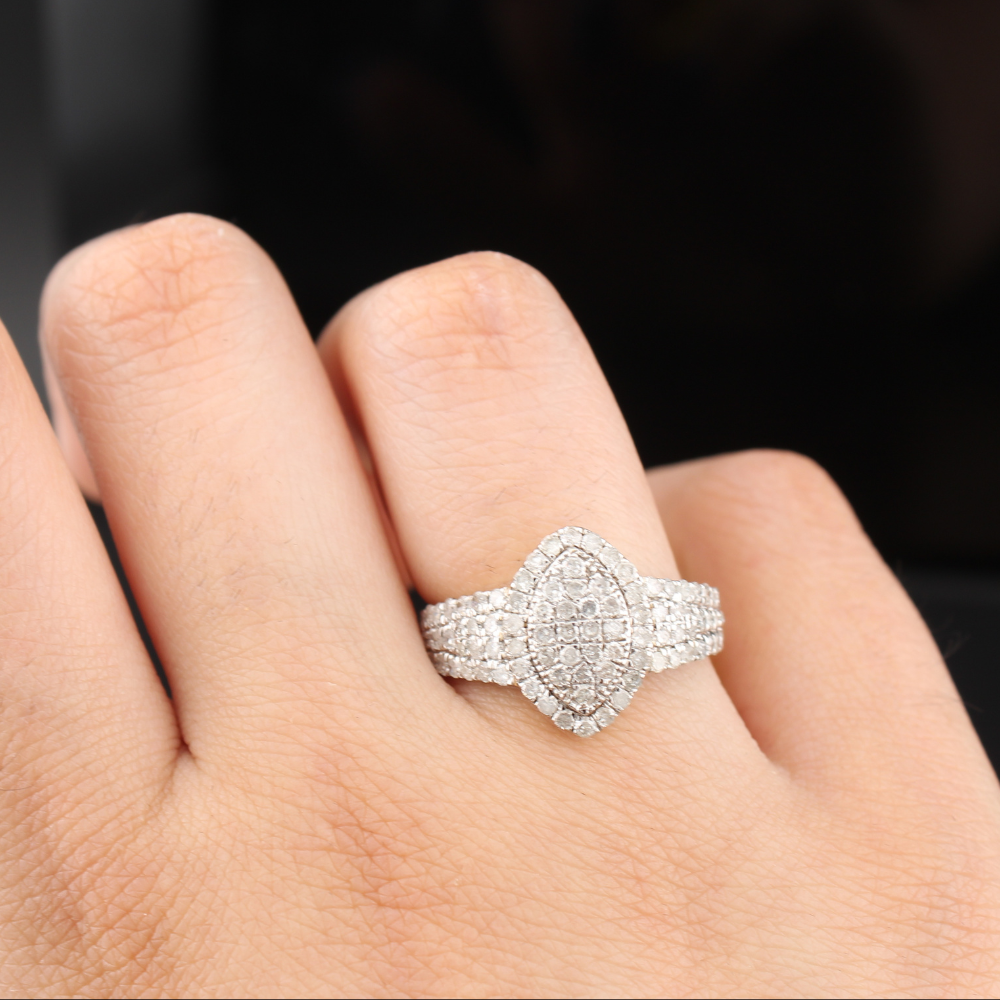 Anillo de Oro Amarillo de 10K auténtico para Mujer con Diamantes de 1.09 CTW