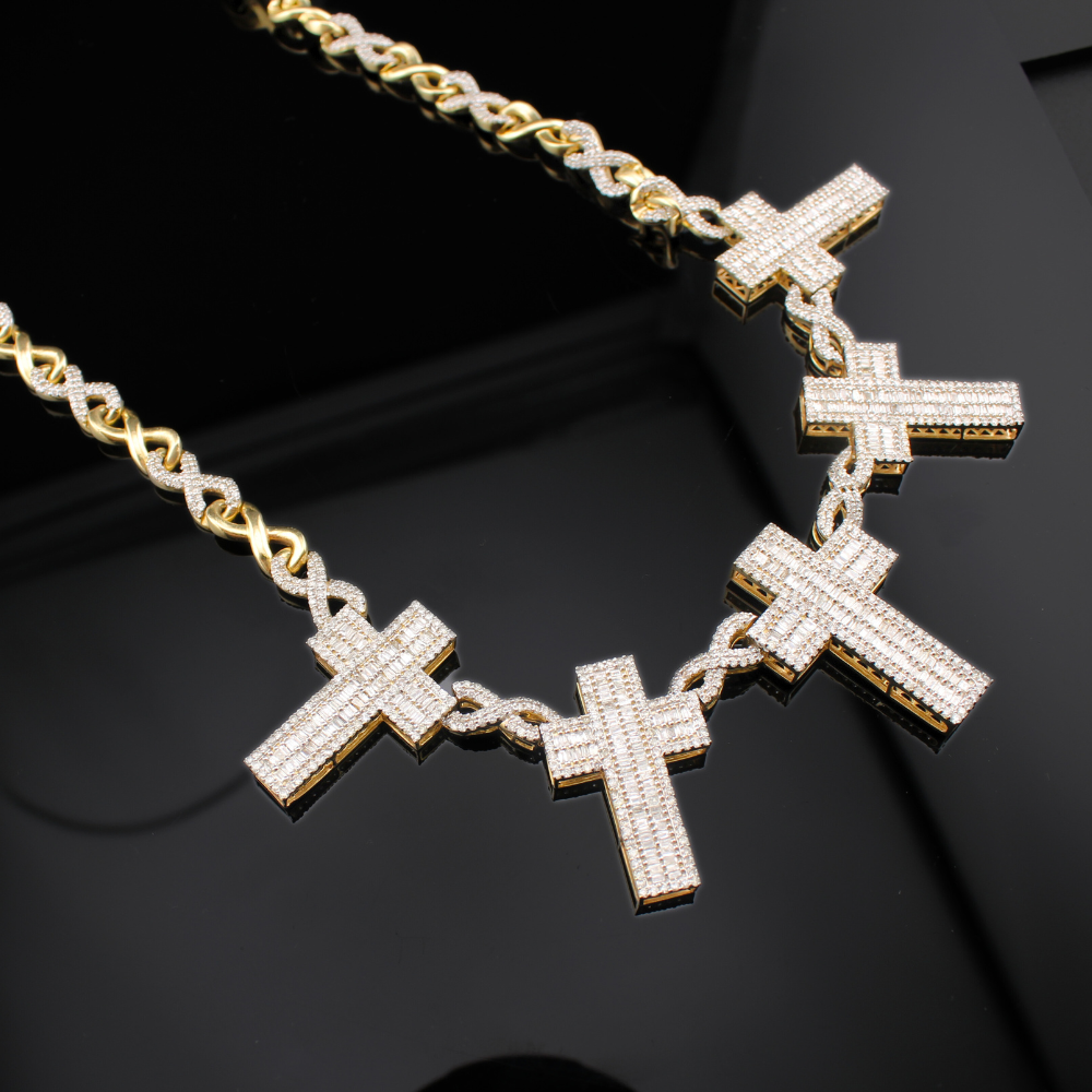 Cadena de oro de 14 quilates con cruz de diamantes e infinito real