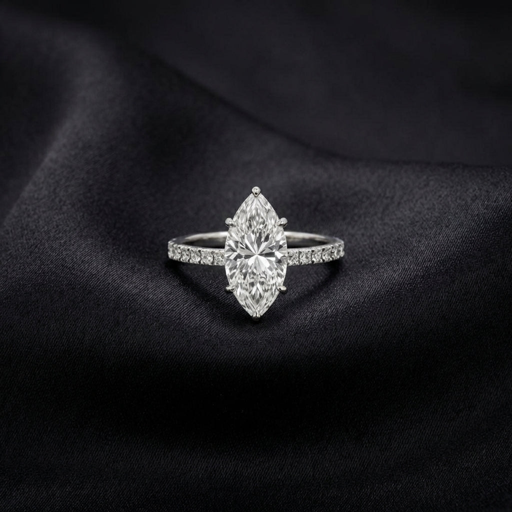 Anillo de oro blanco de 14 quilates con diamantes de laboratorio talla marquesa 2,57 CTW
