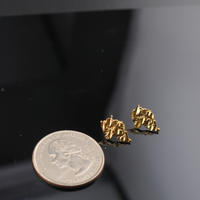 Aretes de oro amarillo de 10K auténtico con forma de pepita