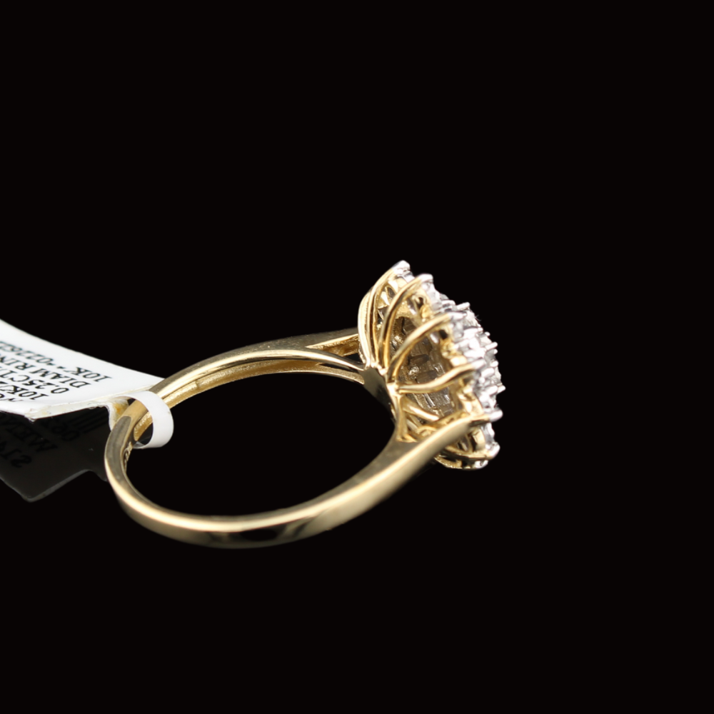 Anillo de oro amarillo de 10K para mujer, diseño de flor con diamantes de 0.25 CTW