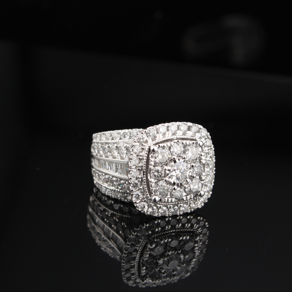 14K Gold Ladies Large Diamond Ring 4 ctw