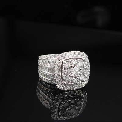 14K Gold Ladies Large Diamond Ring 4 ctw