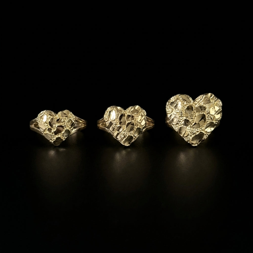 Anillo de oro de 10K con pepita en forma de corazón