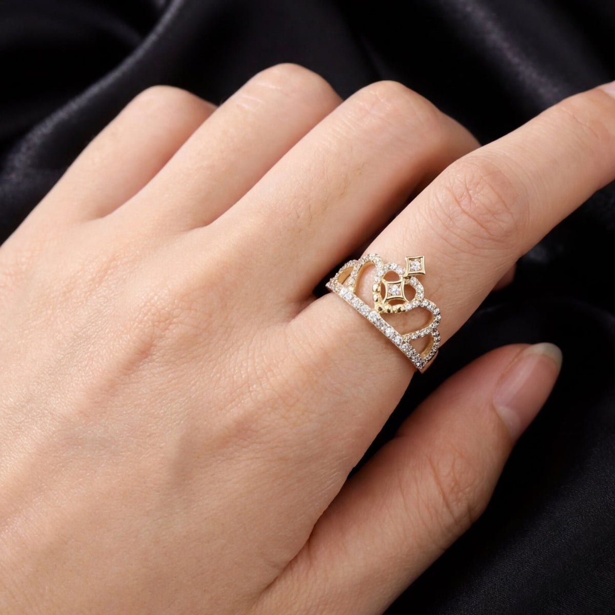 Anillo de corona de quinceañera de oro de 14 quilates