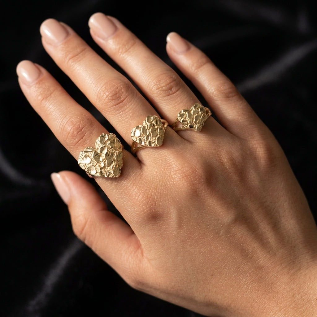 Anillo de oro de 10K con pepita en forma de corazón