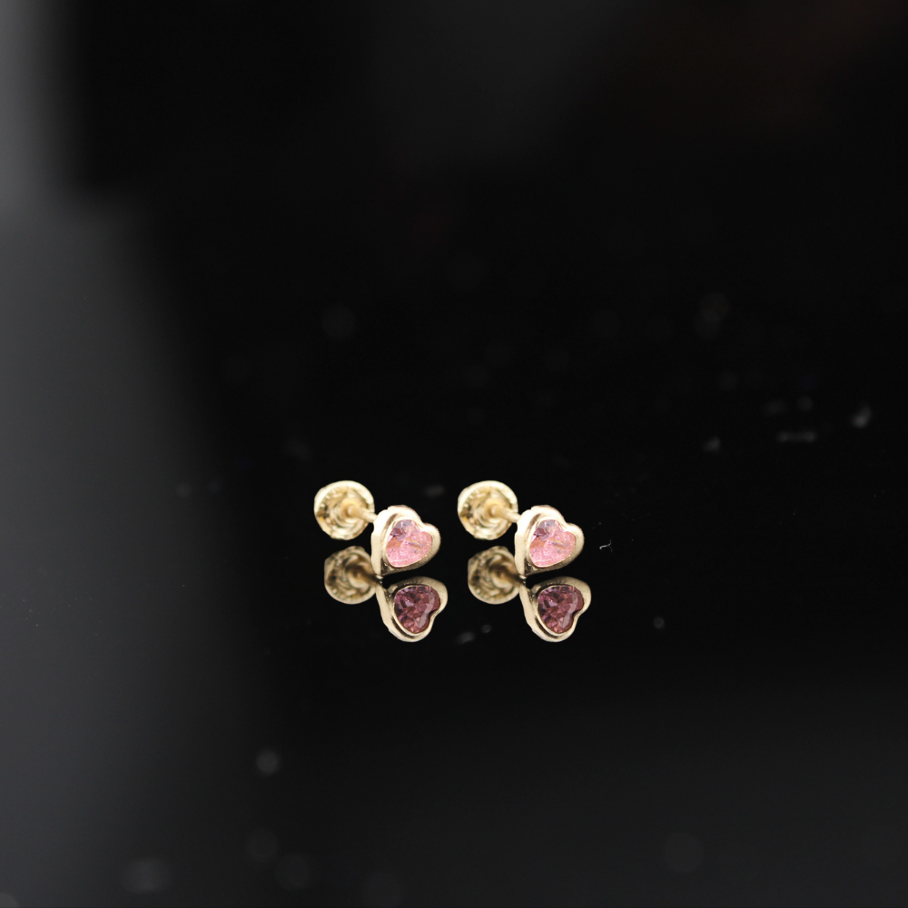 Pendientes de oro de 14 quilates con forma de mini corazón rosa