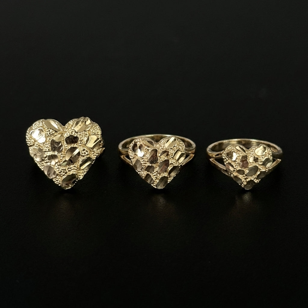 Anillo de oro de 10K con pepita en forma de corazón