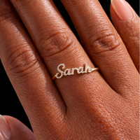 Anillo de Oro 10K Auténtico con Diamantes, Personalizado con Nombre