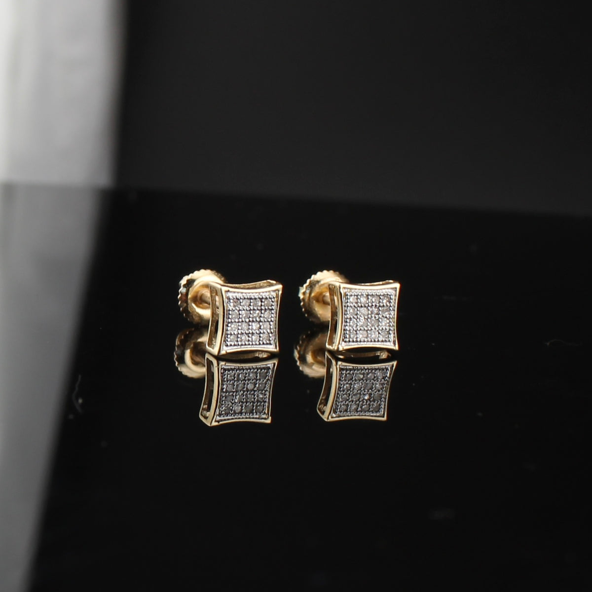 Aretes Cuadrados de Oro Real de 14K con Diamantes