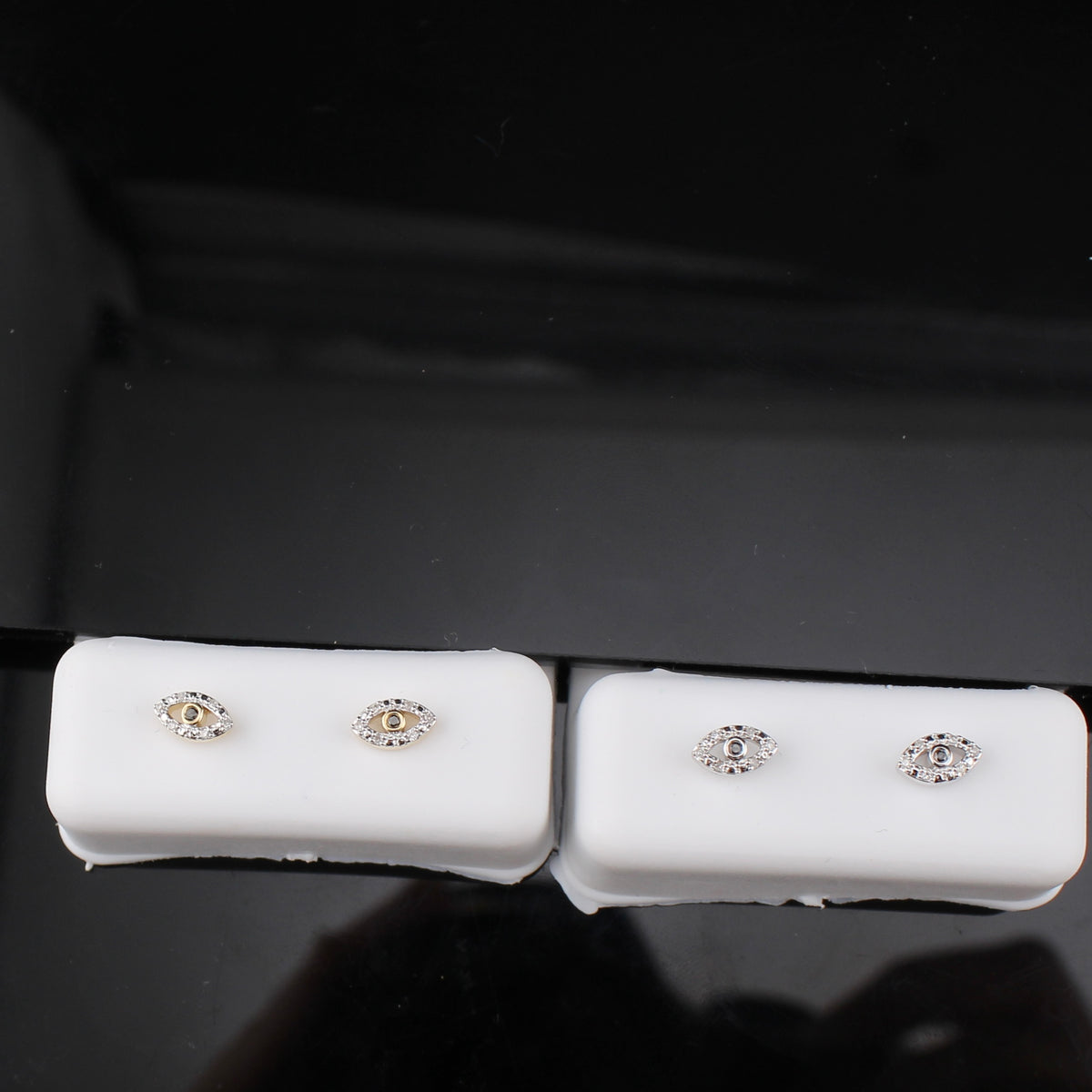 Pendientes de tuerca de oro de 14 quilates con diamante de ojo turco auténtico