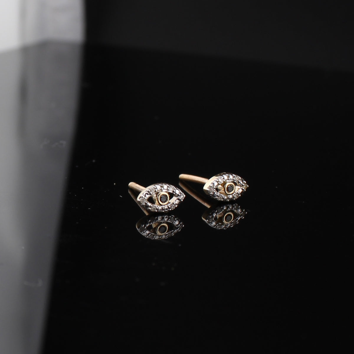 Pendientes de tuerca de oro de 14 quilates con diamante de ojo turco auténtico