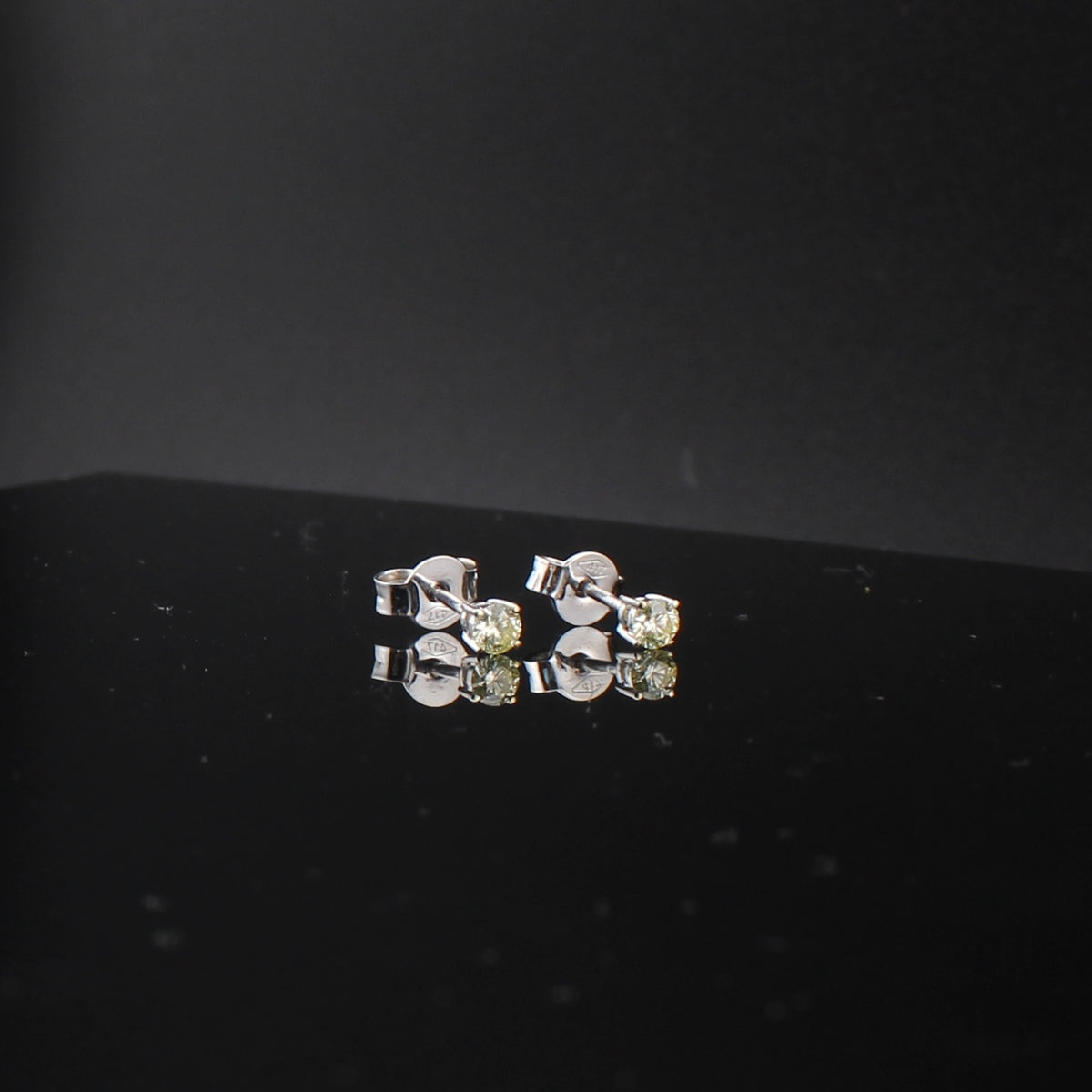 Pendientes de Diamante de Oro 10K Auténtico Mini