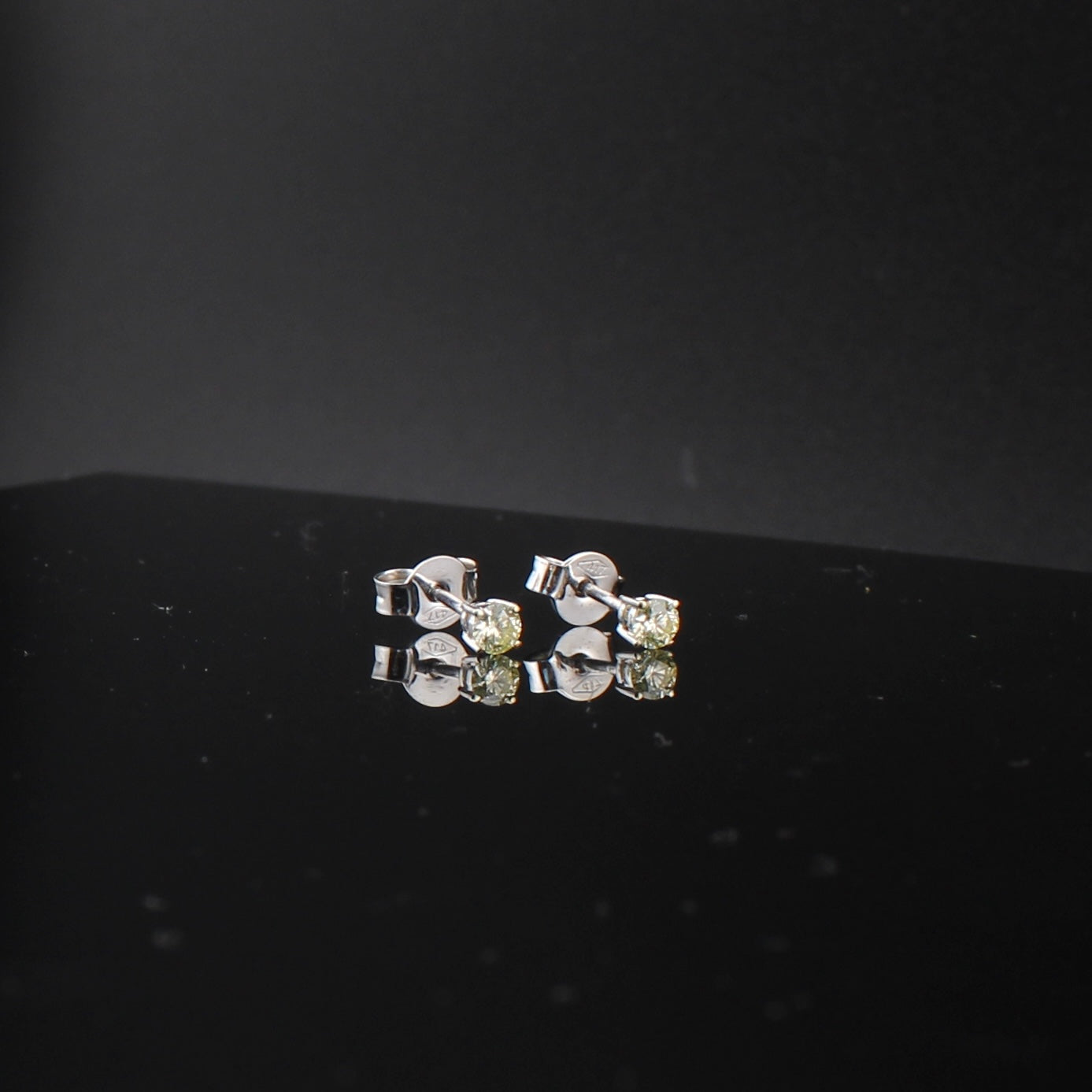 10K Diamond Studs Mini