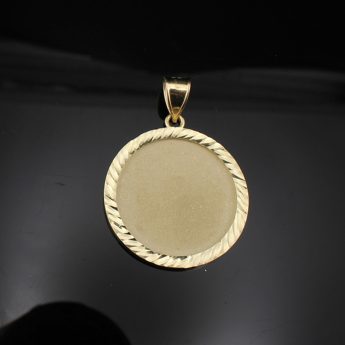 Colgante Grande con Foto de Oro de 10K Genuino