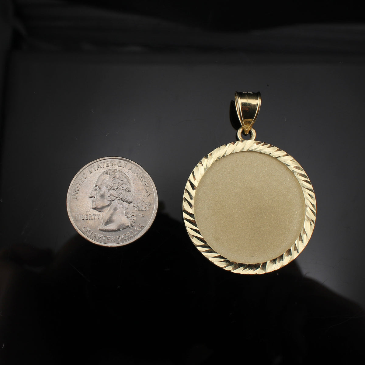 Colgante Grande con Foto de Oro de 10K Genuino