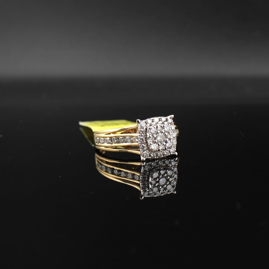 Anillo de oro de 10K con diamantes para mujer