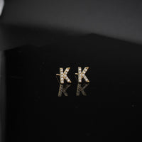 Pendientes de letras de oro de 10K con diamantes auténticos - Todas las letras