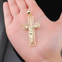 Colgante de oro de 10K con crucifijo