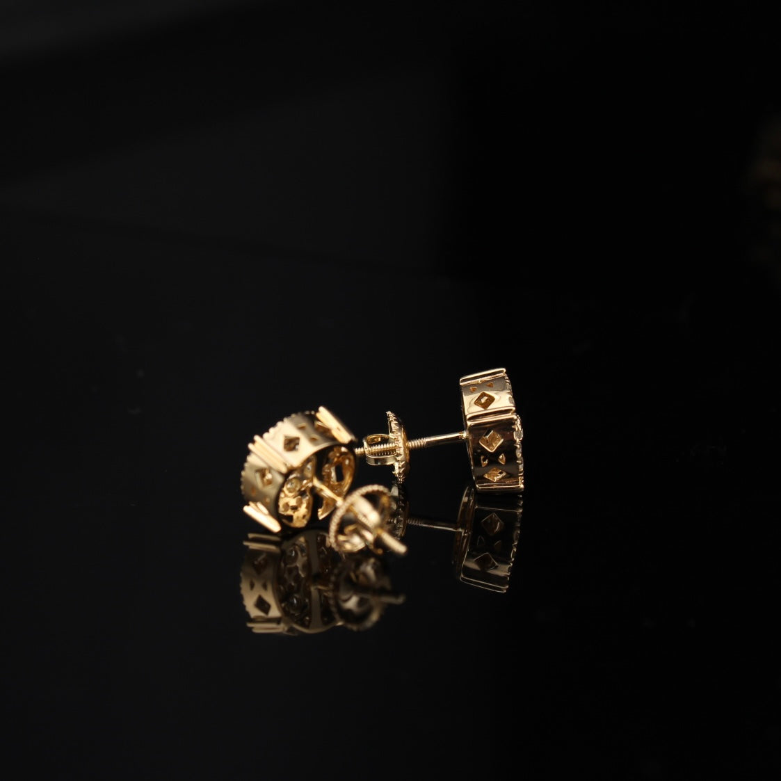 Aretes Redondos de Oro Amarillo de 10K con Diamantes Genuinos