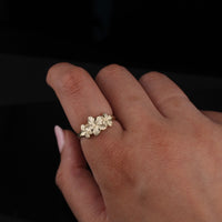 Anillo de oro amarillo de 10K con flor