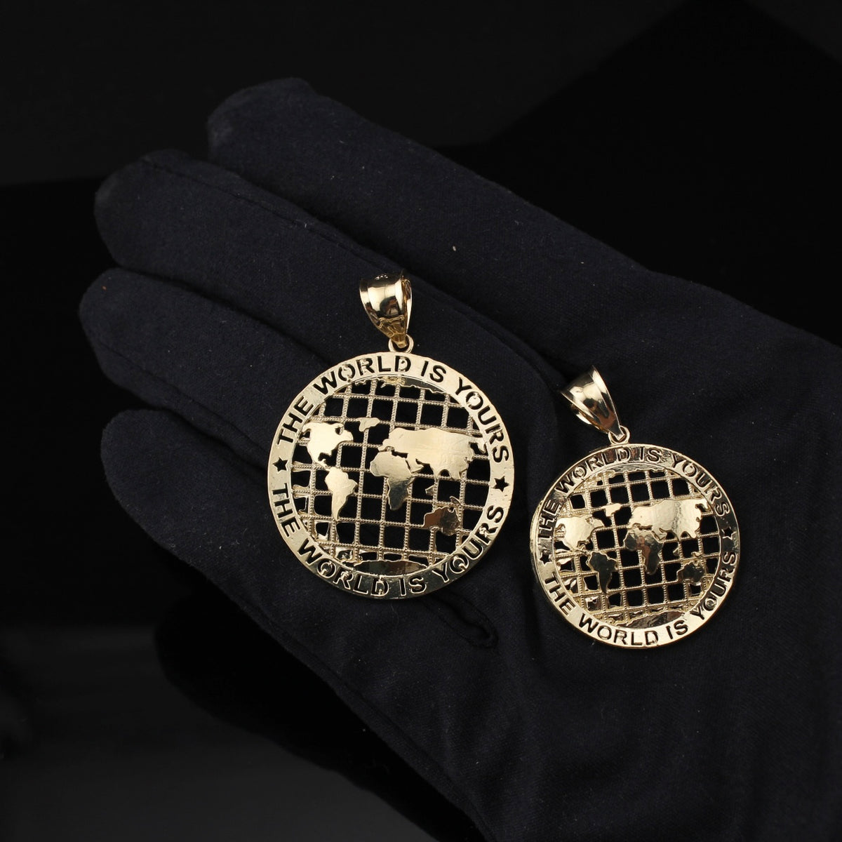 Colgante de Oro de 10K Genuino "El Mundo es Tuyo"