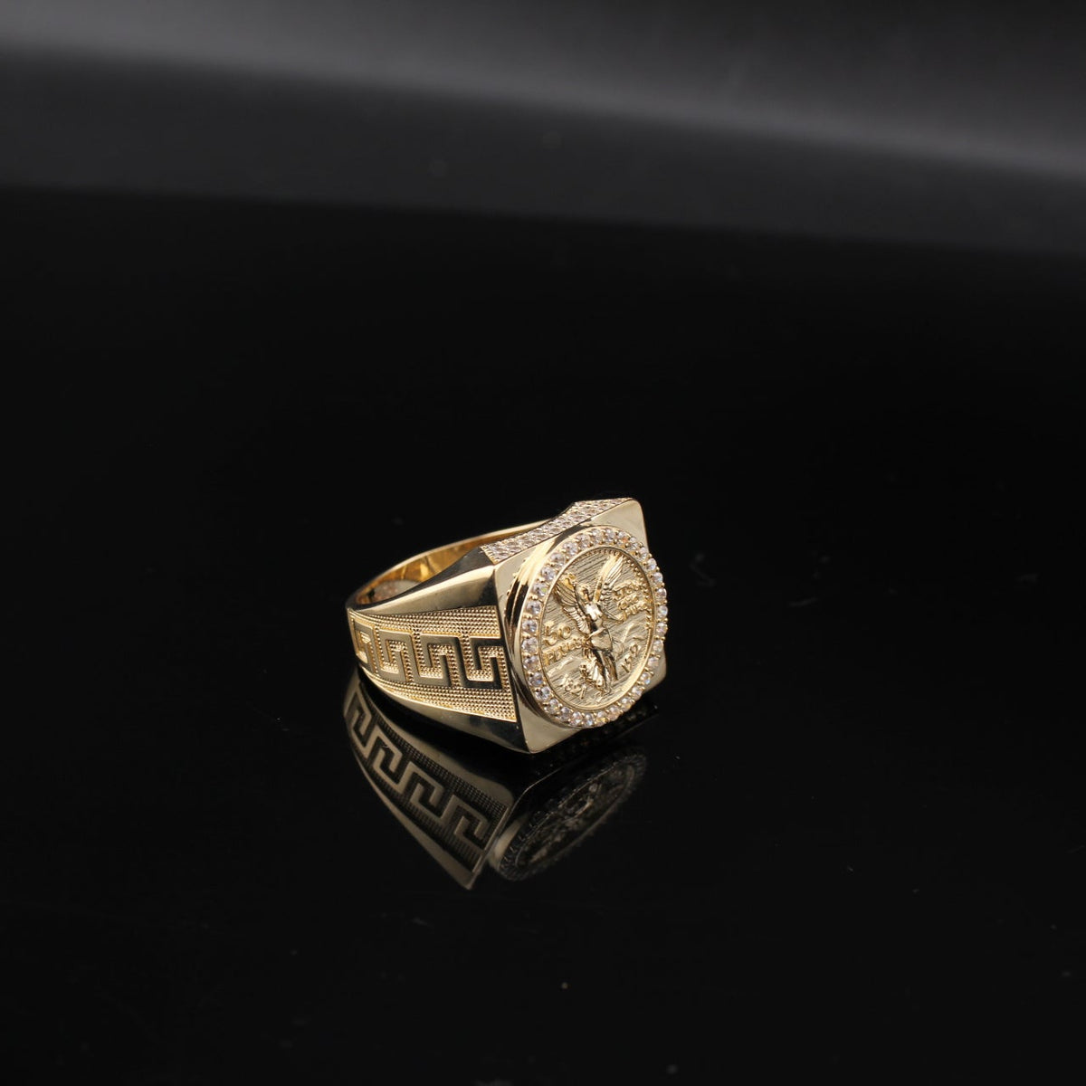 Anillo con diseño griego de 50 pesos en oro de 10K auténtico