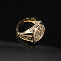 Anillo con diseño griego de 50 pesos en oro de 10K auténtico