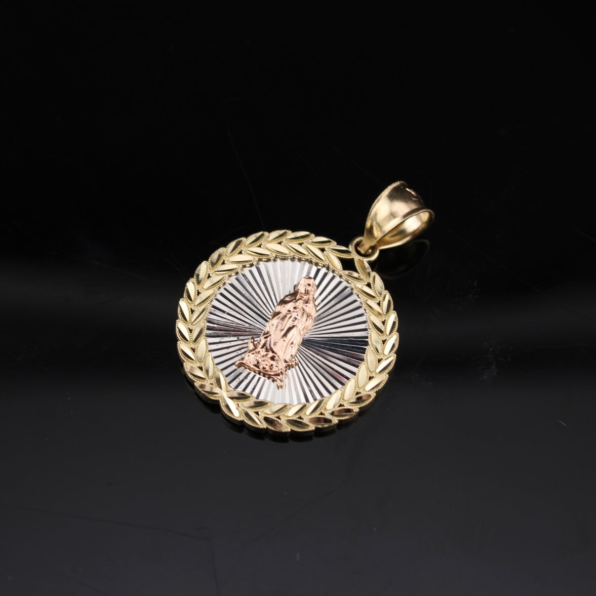 Colgante redondo de la Virgen María de oro rosa de 10K real