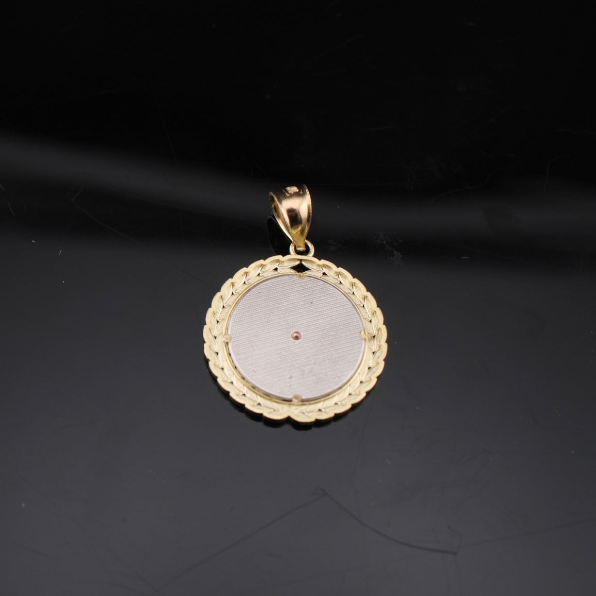 Colgante redondo de la Virgen María de oro rosa de 10K real