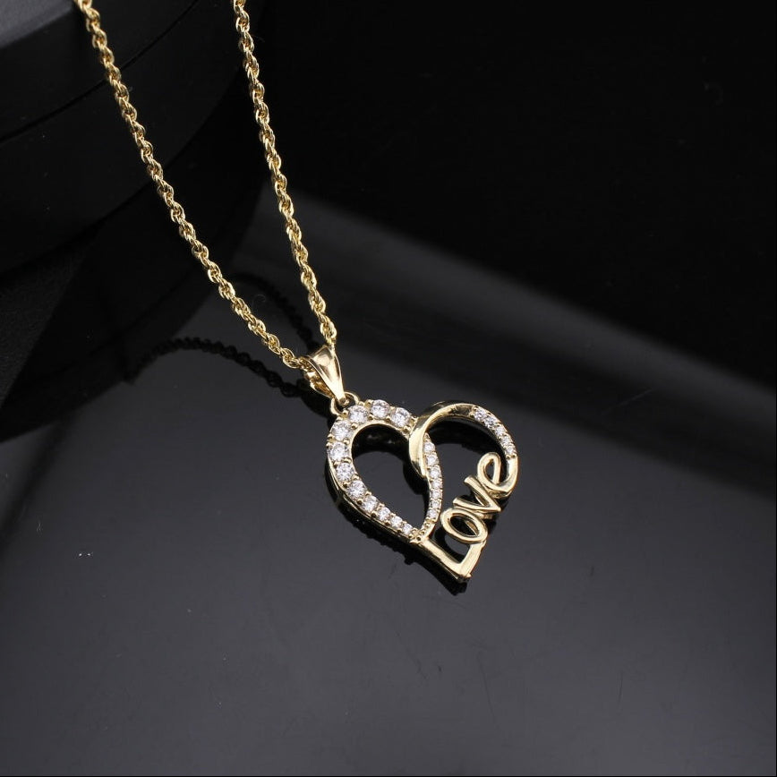 Colgante de oro de 10K con corazón de amor real
