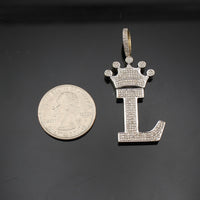Colgante de oro de 10 quilates con inicial L y diamantes, peso total 0.65 ct