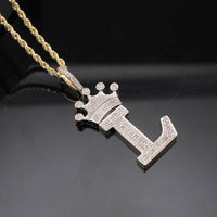 Colgante de oro de 10 quilates con inicial L y diamantes, peso total 0.65 ct